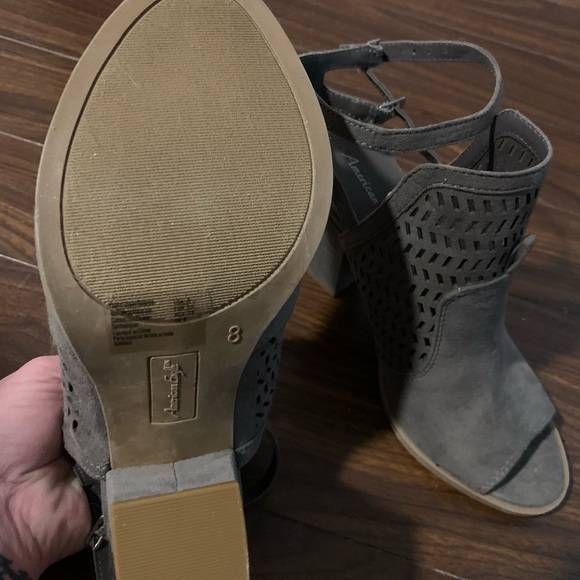 American Eagle grey heeled open toe shoes - Picture 2 of 2